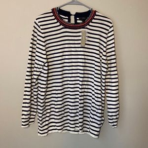 Xl women’s j crew sweater with beaded accent. Classic! A23